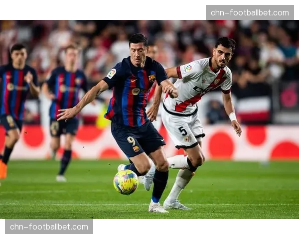 巴萨公布对阵皇马大名单,佩德里、德容双双回归 巴萨公布对阵皇马大名单,佩德里、德容双双回归
