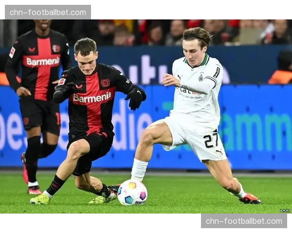 莱茵德比火药味十足，门兴与勒沃库森半场共领5张黄牌