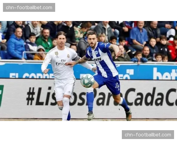 花絮:皇家社会主场大雨,工作人员紧急处理角旗区积水 花絮:皇家社会主场大雨,工作人员紧急处理角旗区积水